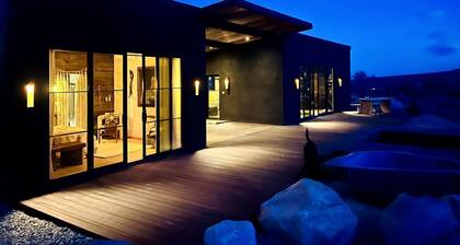 Stunning Design Rental Incredible for a Luxury Escape in Lone Pine, California