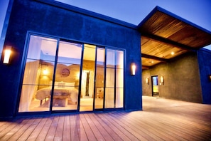 Exterior - Stunning Design Rental Incredible for a Luxury Escape in Lone Pine, California (Lone Pine)