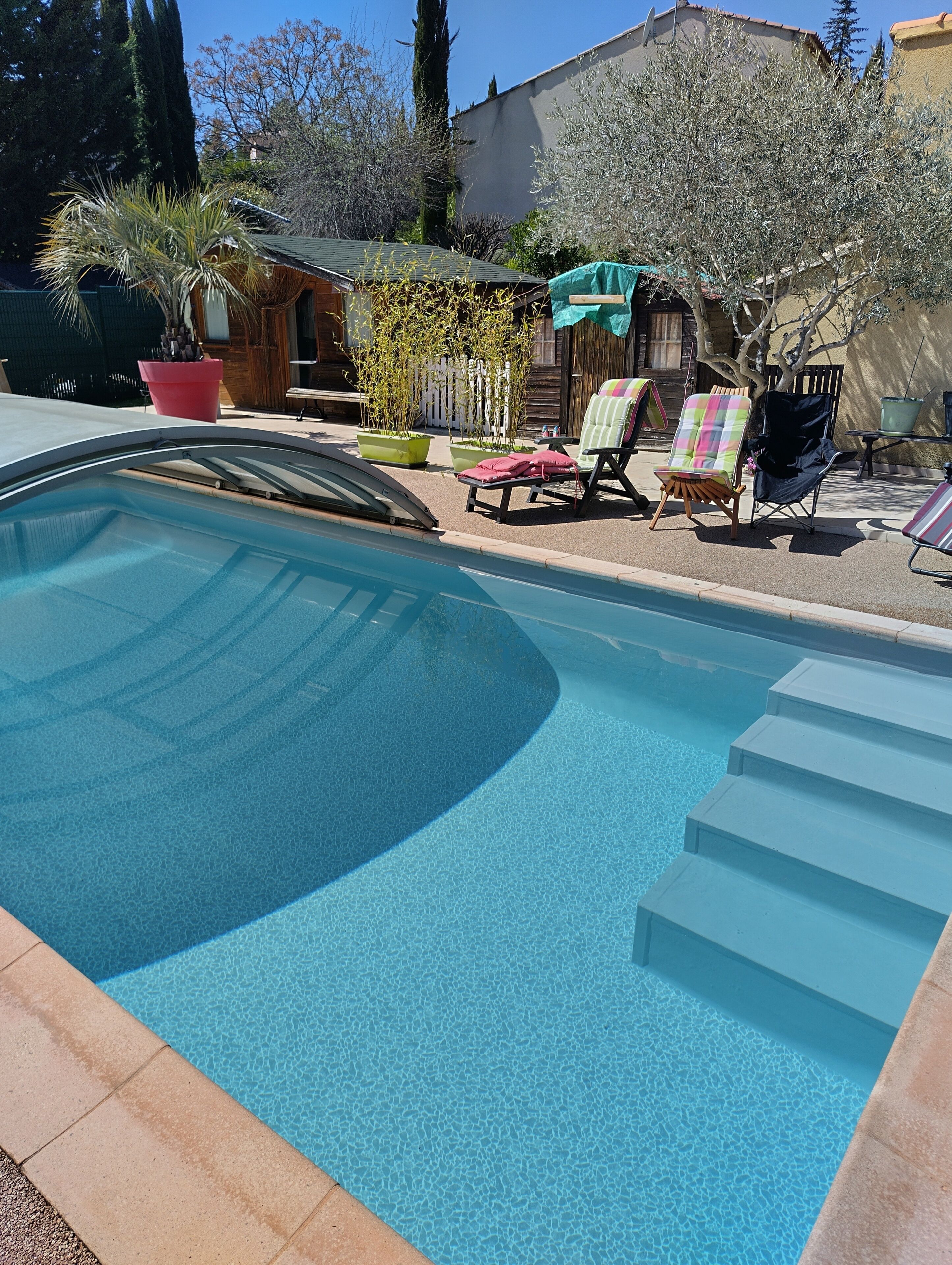 Piscine couverte, piscine extérieure