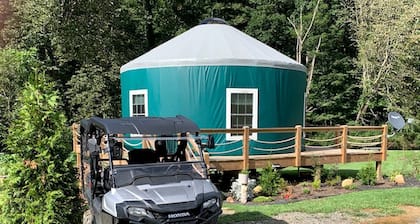 Private, Pet Friendly Creekside Yurt with Hot Tub in Dugspur, Perfect for a Virginia Glamping Getaway