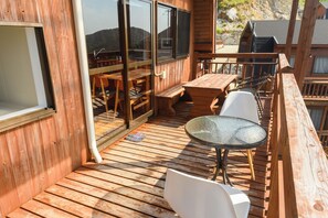 Villa, 3 habitaciones, balcón, vista al mar | Restaurante al aire libre