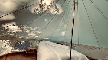 1 bedroom, bed sheets