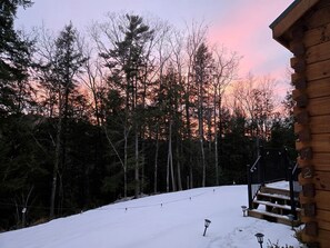 Property grounds - Incredible Modern Tiny Log Cabin near the Ammonoosuc River for a Romantic Getaway in New Hampshire (Bath)