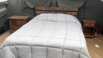 1 bedroom, bed sheets