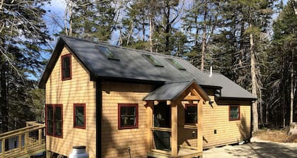 Secluded, Dog-Friendly Lakefront Cabin on Pristine Lake, Maine, for Wonderfully Romantic Getaways to Nature