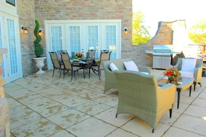 Outdoor dining - Luxury Bed and Breakfast for a Weekend Getaway near Susquehanna State Park, Maryland (Port Deposit)