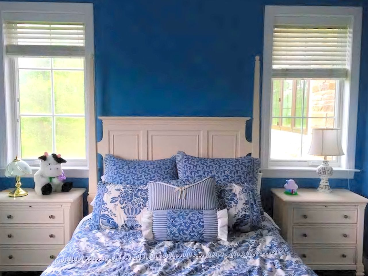 1 bedroom, desk, WiFi, bed sheets