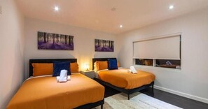Comfort Villa | Iron/ironing board, free WiFi, bed sheets - Villa Venecia by Glam Homes (North Miami Beach)
