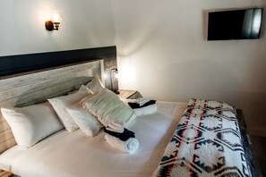 WiFi, bed sheets