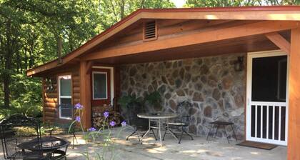 Pet-Friendly Cottage Overlooking a Koi Pond near Mark Twain National Forest, Missouri
