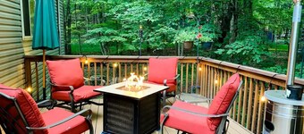 Lake Cabin with Hot-Tub and Deck in Pennsylvania