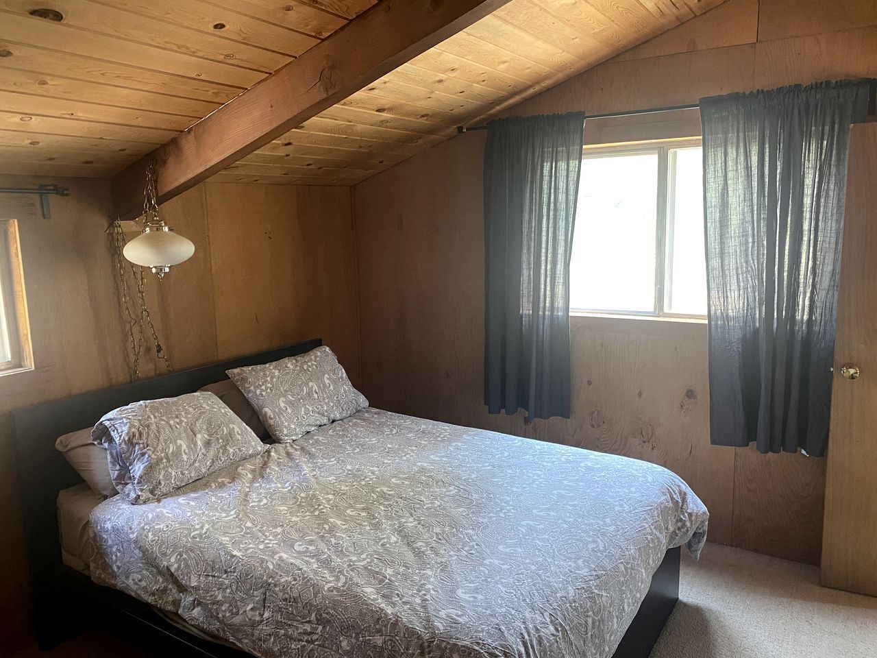 3 bedrooms, bed sheets