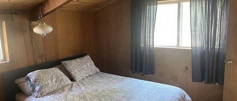 3 bedrooms, bed sheets