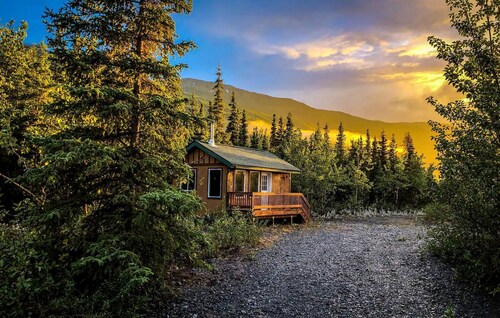 Alaskan Cabin in the Beautiful Knik River Valley with Panoramic Mountain Views, Palmer