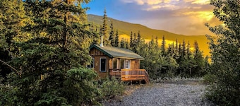 Alaskan Cabin in the Beautiful Knik River Valley with Panoramic Mountain Views, Palmer