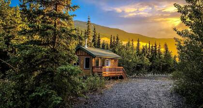 Alaskan Cabin in the Beautiful Knik River Valley with Panoramic Mountain Views, Palmer