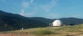 Stunning Off-Grid Dome with Spectacular Views for a Unique Glamping Getaway in Montana