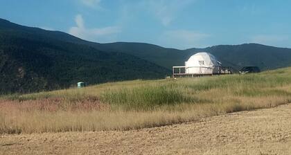 Stunning Off-Grid Dome with Spectacular Views for a Unique Glamping Getaway in Montana