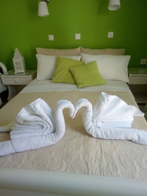 1 bedroom, iron/ironing board, WiFi, bed sheets - Evizorzia Villas -Olive Tree Green Villa (Santorini)