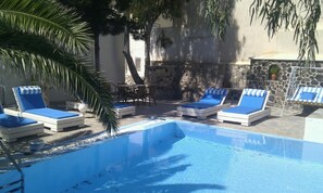 Pool - Evizorzia Villas -Olive Tree Green Villa (Santorini)
