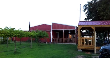 Secluded Getaway on a Vineyard in Allen, Oklahoma