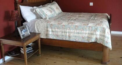 Cabin with Jacuzzi Tub for a Creekside Getaway near Guntersville Lake, Alabama