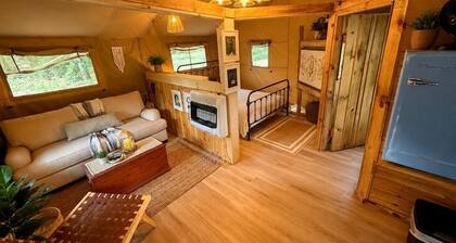 Creekfront Safari Tent with Outdoor Bath and Deck in Virginia