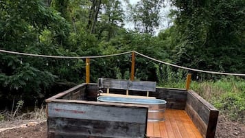 Outdoor spa tub