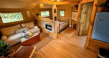 Creekfront Safari Tent with Outdoor Bath and Deck in Virginia