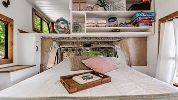 1 dormitorio, tabla de planchar con plancha, wifi y ropa de cama