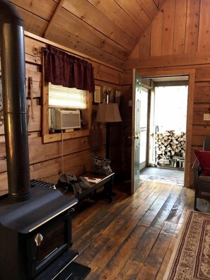 Interior - Romantic Log Cabin with Hot Tub near Cherokee National Forest, Tennessee (Coker Creek)