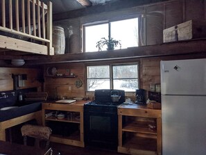 Fridge, oven, stovetop, coffee/tea maker - Historic Converted Concrib Glamping Cabin in the Heart of Vermont, Perfect for a Weekend Retreat in Nature (South Royalton)