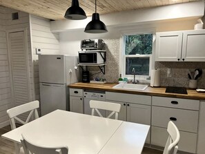 Coffee/tea maker, fridge, microwave, oven