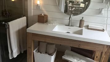 Hårføner, håndklær, såpe og sjampo