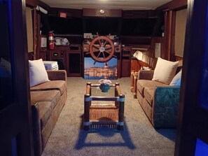 Interior - Serene 3-bedroom house boat with AC in Key West (Key West)