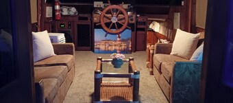 Boat 53'  3-bedroom with AC & 20' Pontoon