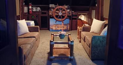 Boat 53' 3-bedroom with AC & 20' Pontoon
