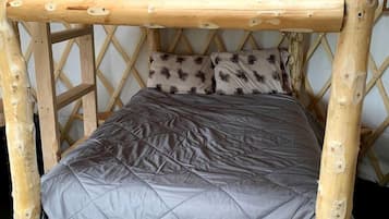 1 bedroom, bed sheets