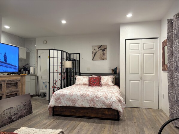 Unclassified image, 1 of 6, button