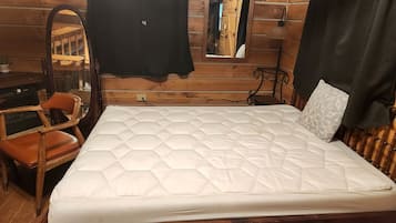 1 bedroom, desk, WiFi