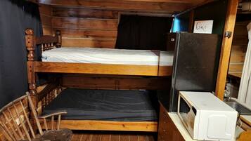 1 bedroom, desk, WiFi