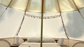 1 bedroom, bed sheets - Charming Bell Tent Stay at Working Farm in Smithfield, Pennsylvania for Glamping at its Best (Smithfield)
