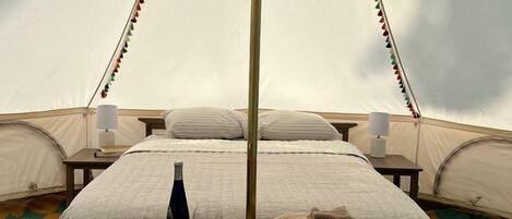 1 bedroom, bed sheets