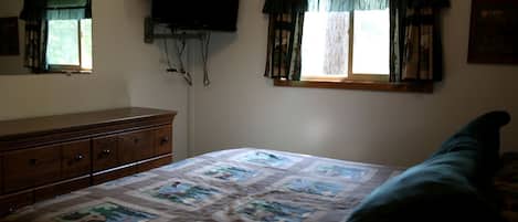 1 habitación, escritorio, tabla de planchar con plancha y wifi