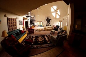 TV, fireplace, DVD player, stereo - Impressive Dome for Luxury Camping near High Rolls, NM (High Rolls)