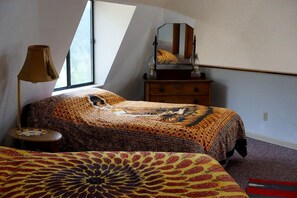 6 bedrooms, iron/ironing board, WiFi, bed sheets - Impressive Dome for Luxury Camping near High Rolls, NM (High Rolls)