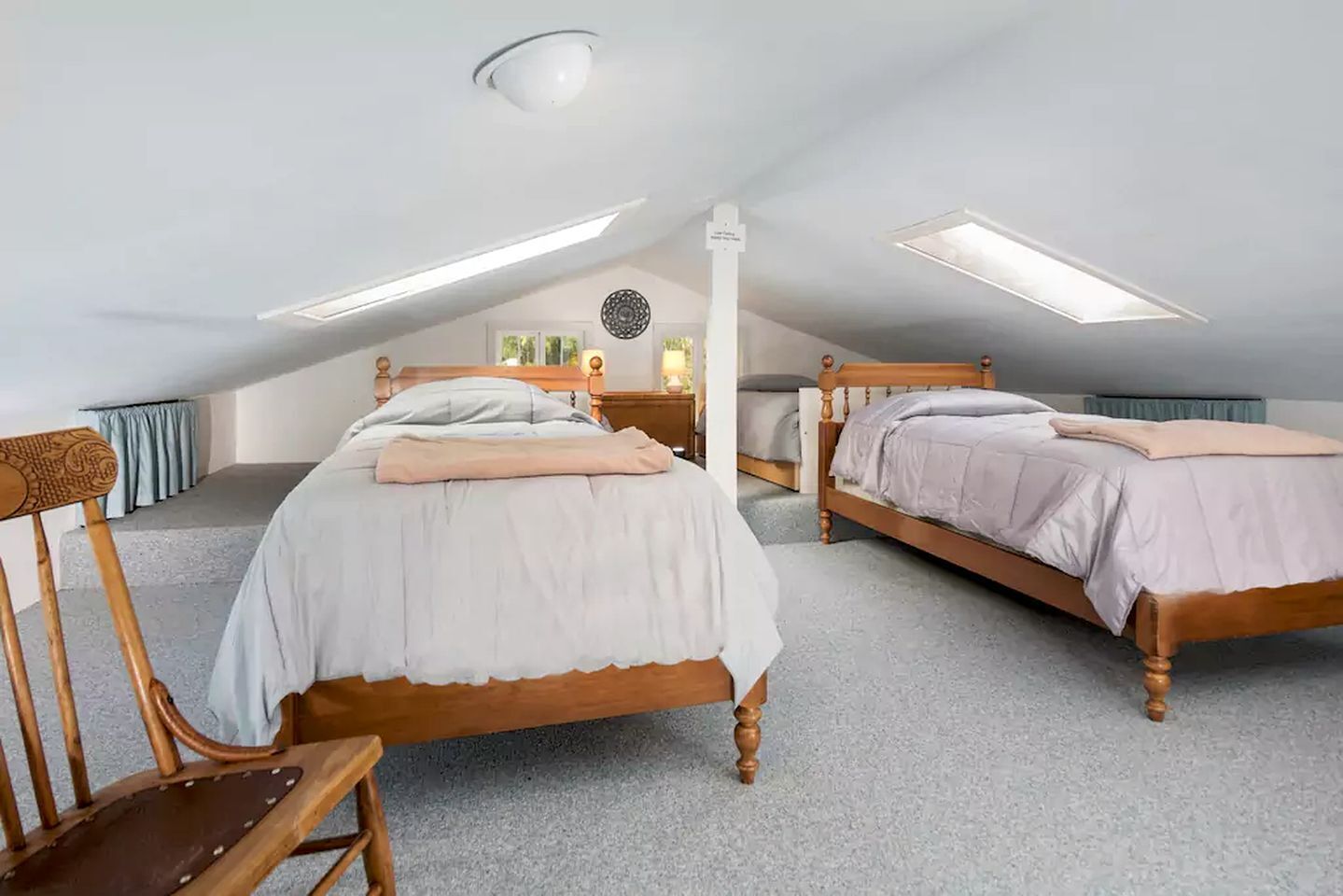 2 bedrooms, travel crib, bed sheets