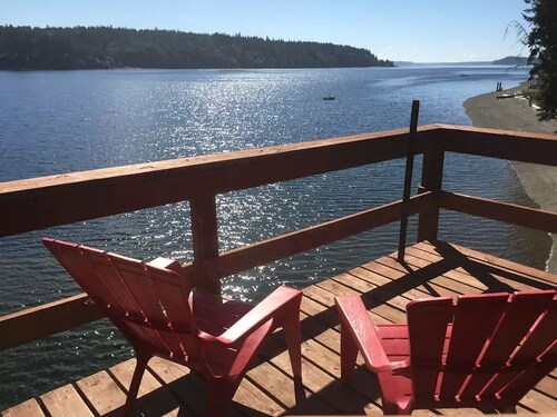 Amazing Sunrise at Coastal Luxury Cabin Rental on Herron Island with Fire Pit and Paddle Boarding near Olympia, Washington