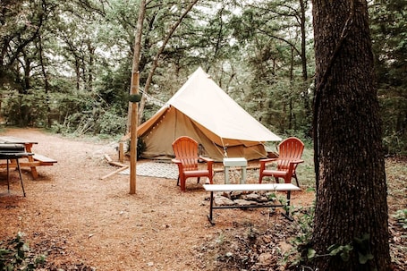 Outdoor dining. Charming Equipped Bell Tent Surrounded by Nature in Oklahoma