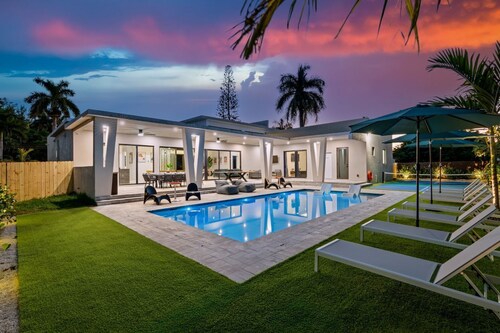 Miami Ultra Villa w Pool by Glam Homes